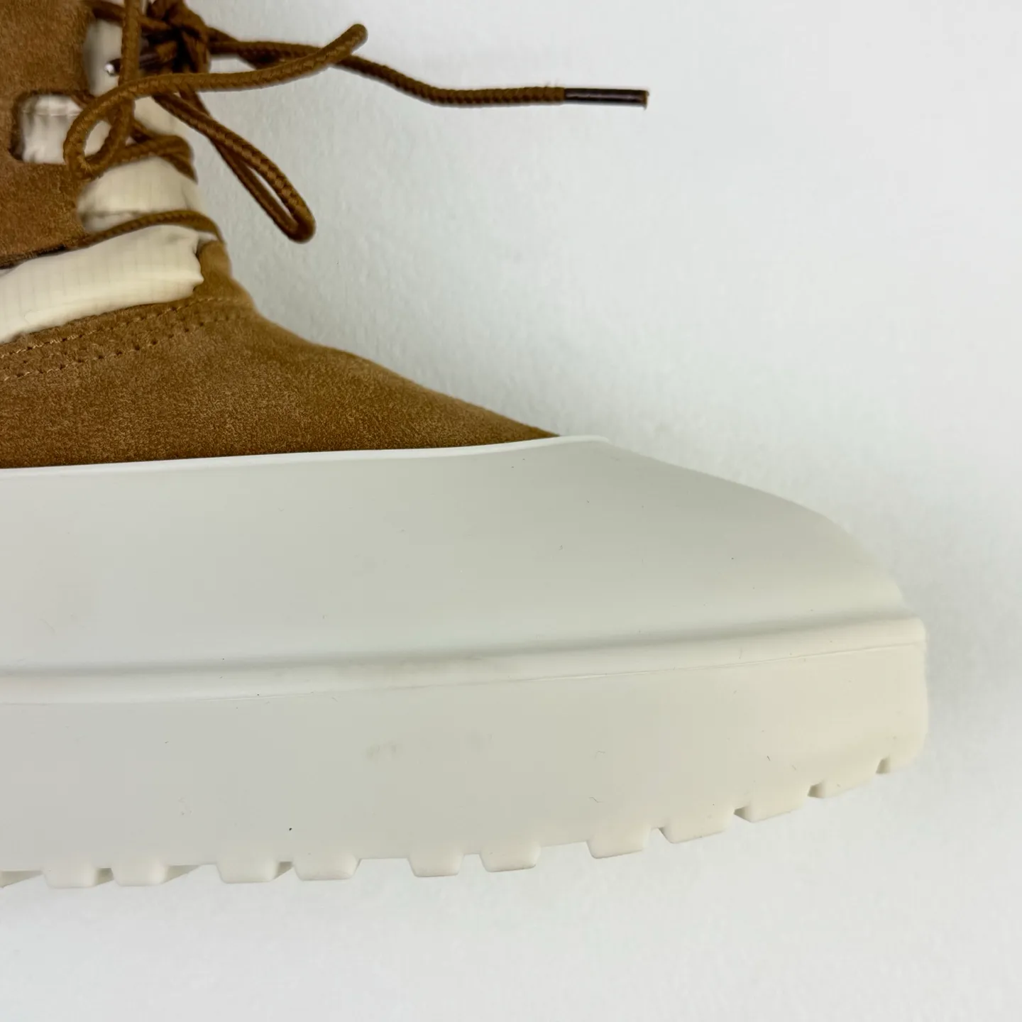Pick up locally 💰760 Core recommendation Good price Size correction Men's and women's shoes UGG Mini Lace-Up Weather dual-purpose detachable winter neutral snow boots 1120849 Overseas shopping high-end retail version Combination midsole is lightweight and non-slip Real sheep fur integrated Size: 35 36 37 38 39 40 41 42 43 44 45 46